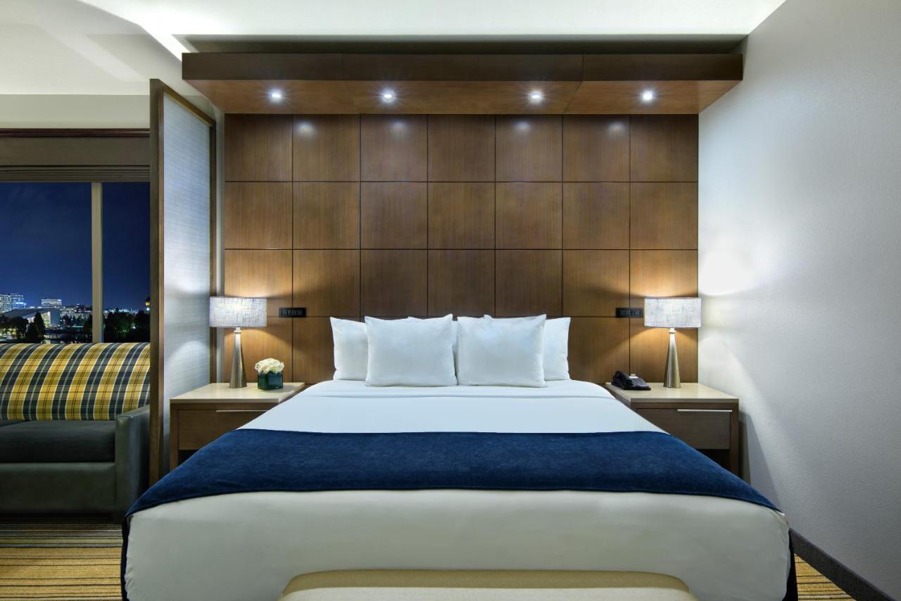 Oxford Suites Spokane Downtown Екстериор снимка